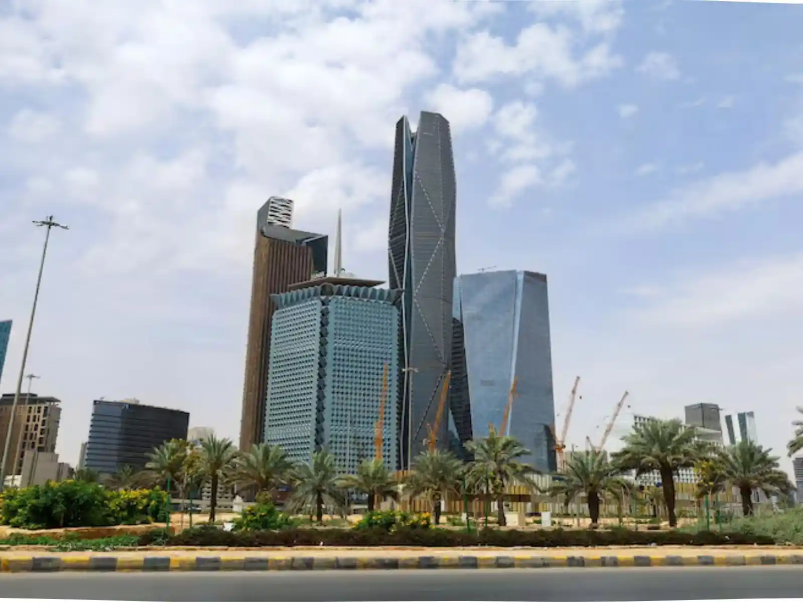 Riyadh business district, corporate legal services